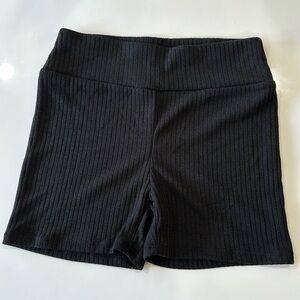Ribbed black shorts